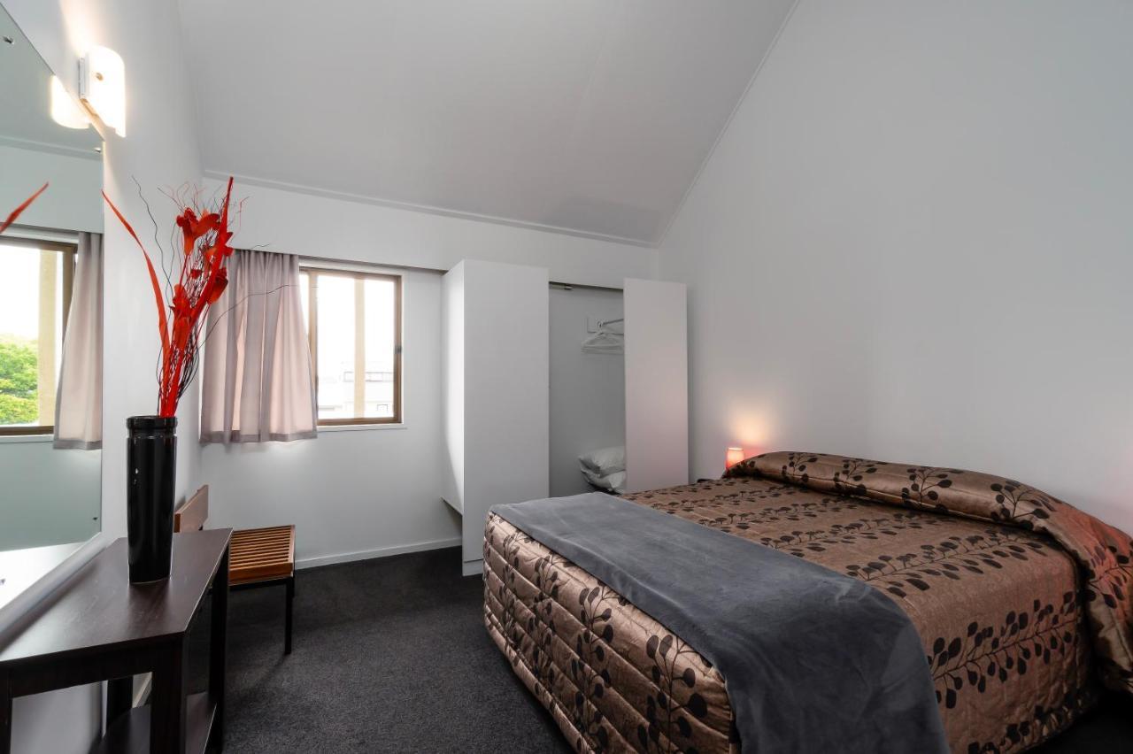Centennial Court Hotel Александра Екстериор снимка