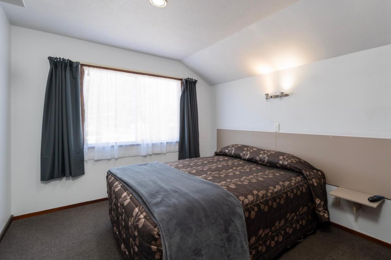 Centennial Court Hotel Александра Екстериор снимка