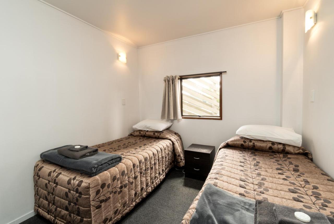 Centennial Court Hotel Александра Екстериор снимка