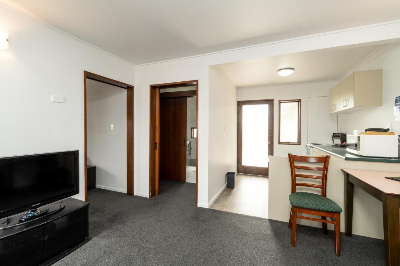 Centennial Court Hotel Александра Екстериор снимка