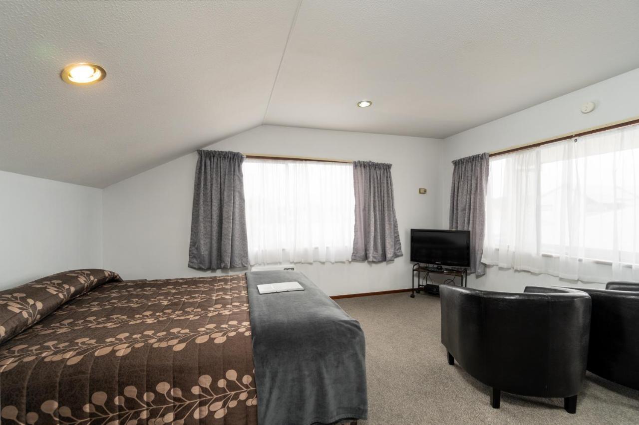 Centennial Court Hotel Александра Екстериор снимка