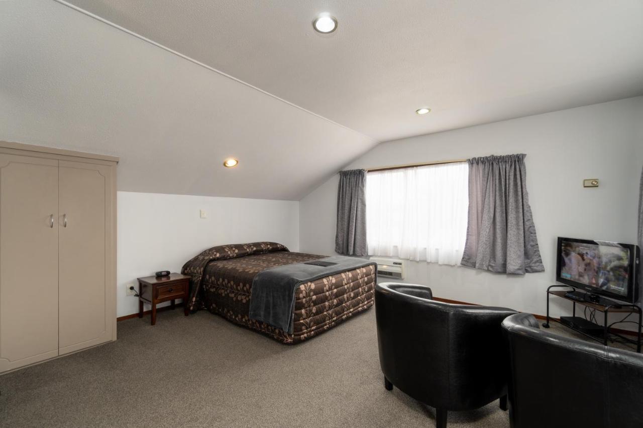 Centennial Court Hotel Александра Екстериор снимка