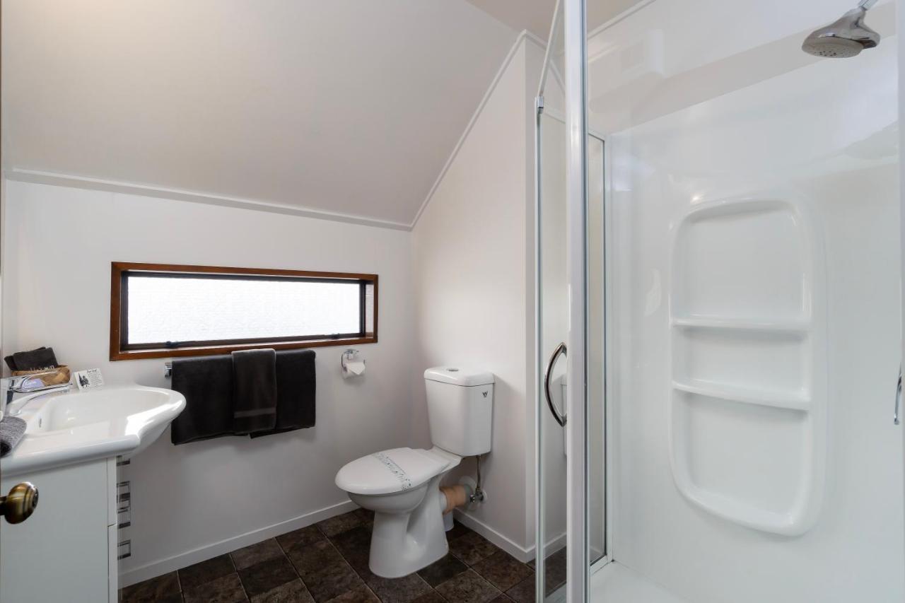 Centennial Court Hotel Александра Екстериор снимка