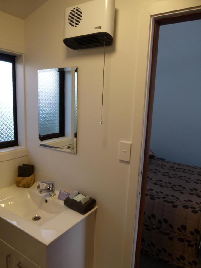 Centennial Court Hotel Александра Екстериор снимка